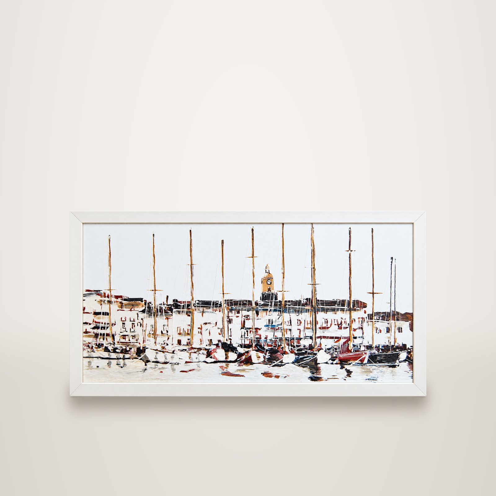 Peinture en tons bruns et blancs : voiliers amarrés dans un port devant un clocher.